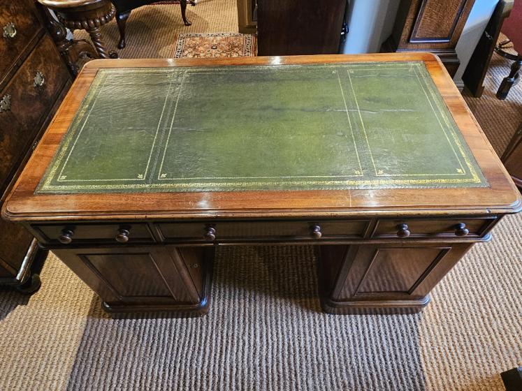 Mid Victorian Mahogany Partners Desk - Image 5