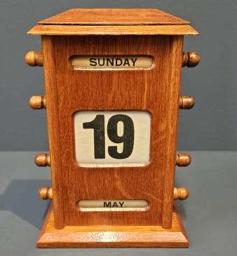 Edwardian Golden Oak Perpetual Desk Calendar - Image