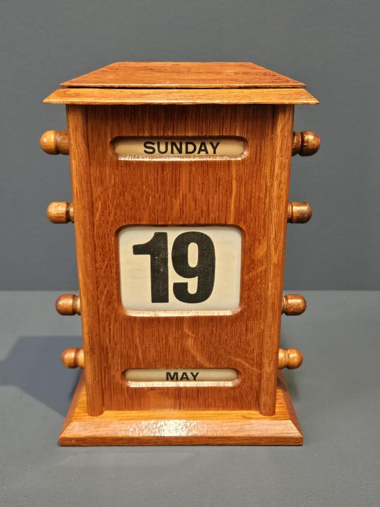 Edwardian Golden Oak Perpetual Desk Calendar - Image 1