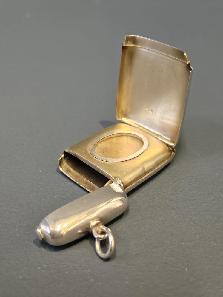 Silver Vesta with Internal Photo Frame - Image 2