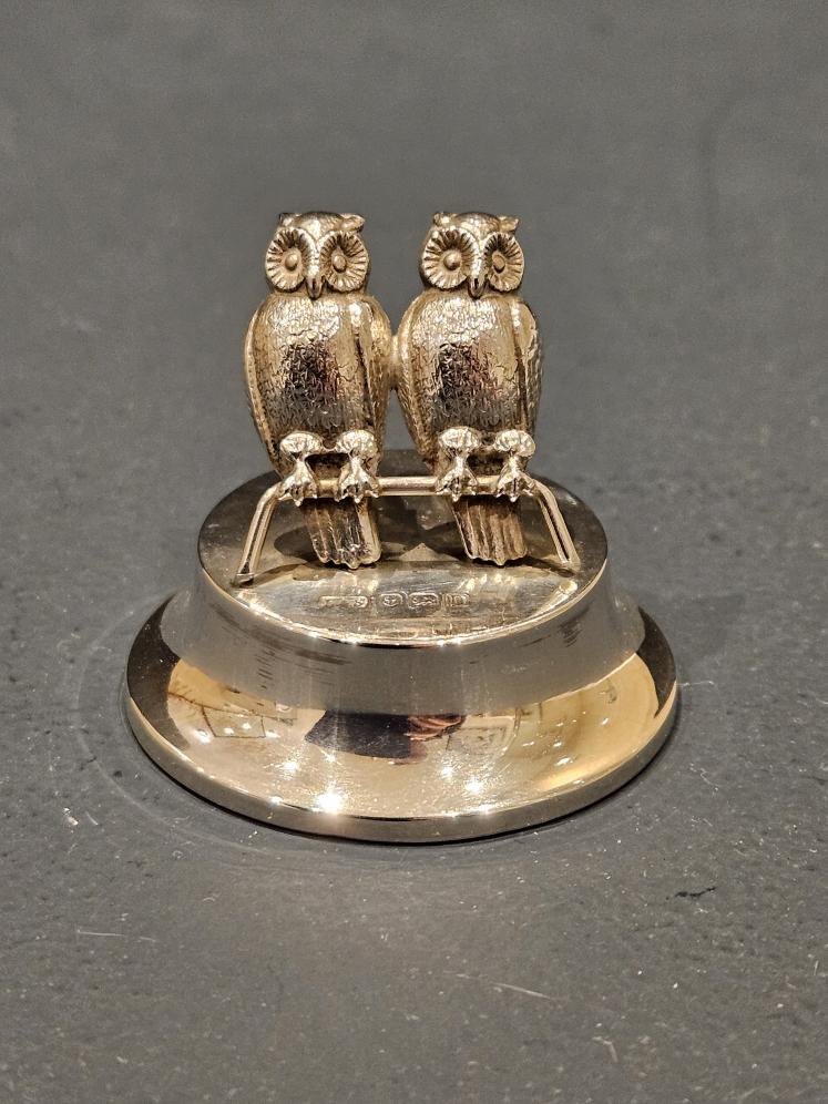 Silver Owls on Perch Place Card Holder - Image 1