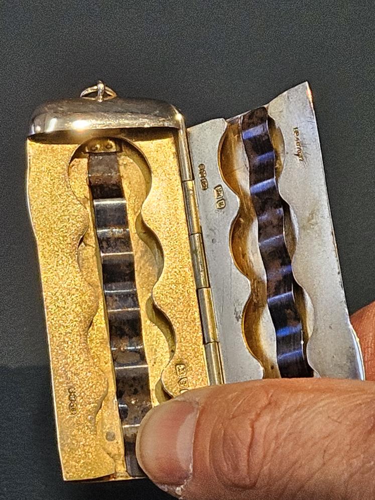 Rare Edwardian Sampson Mordan Spring Loaded Silver 8 Sovereign Case - Image 4