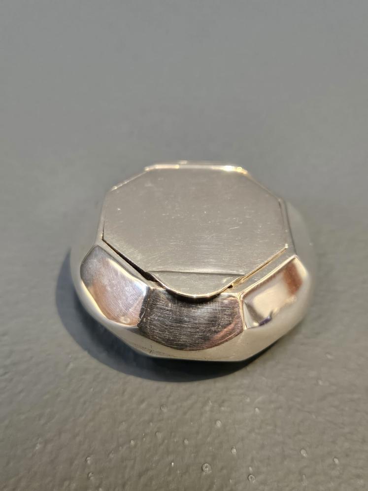 Unusual Victorian Octagonal Pill Box by George Unite - Image 2