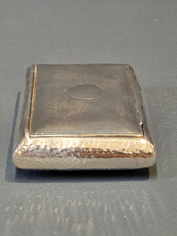 Unusual Planished Silver Tobacco and Cheroot Case By Wm Comyns - Image 6