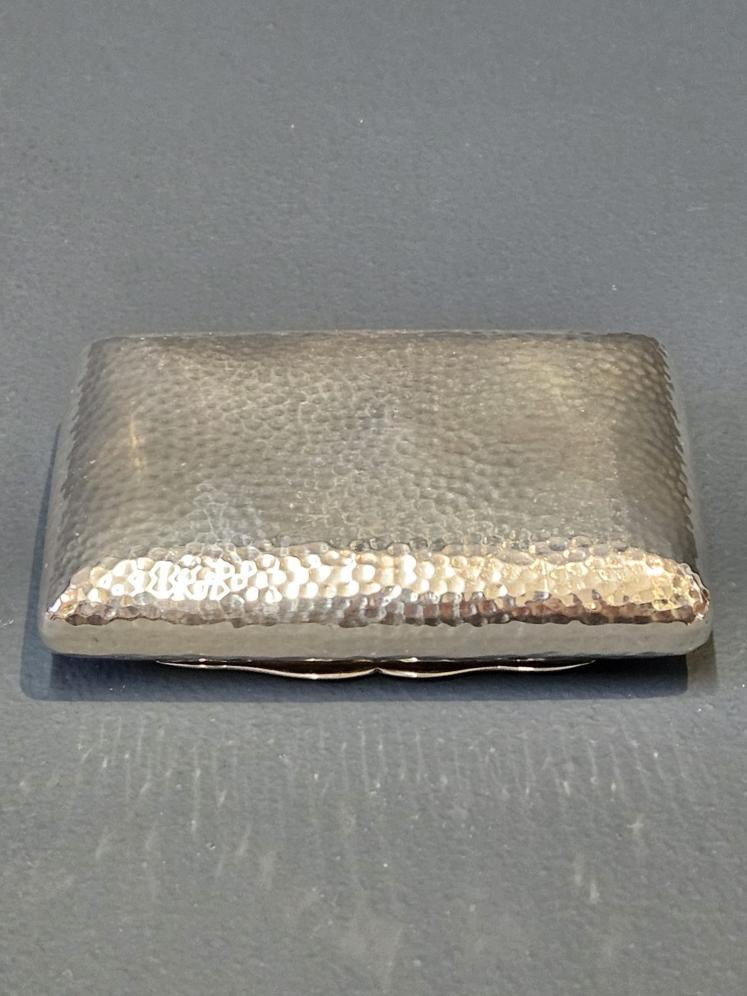 Unusual Planished Silver Tobacco and Cheroot Case By Wm Comyns - Image 5