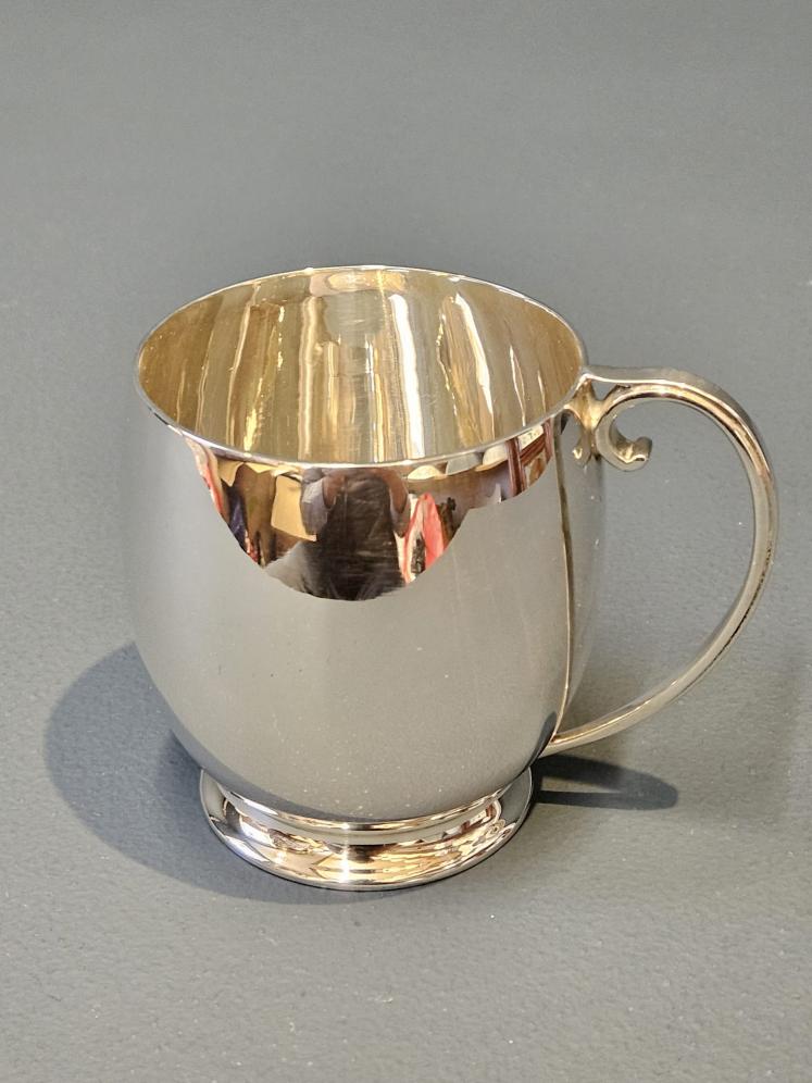 George VI Polished Silver Mug - Image 1
