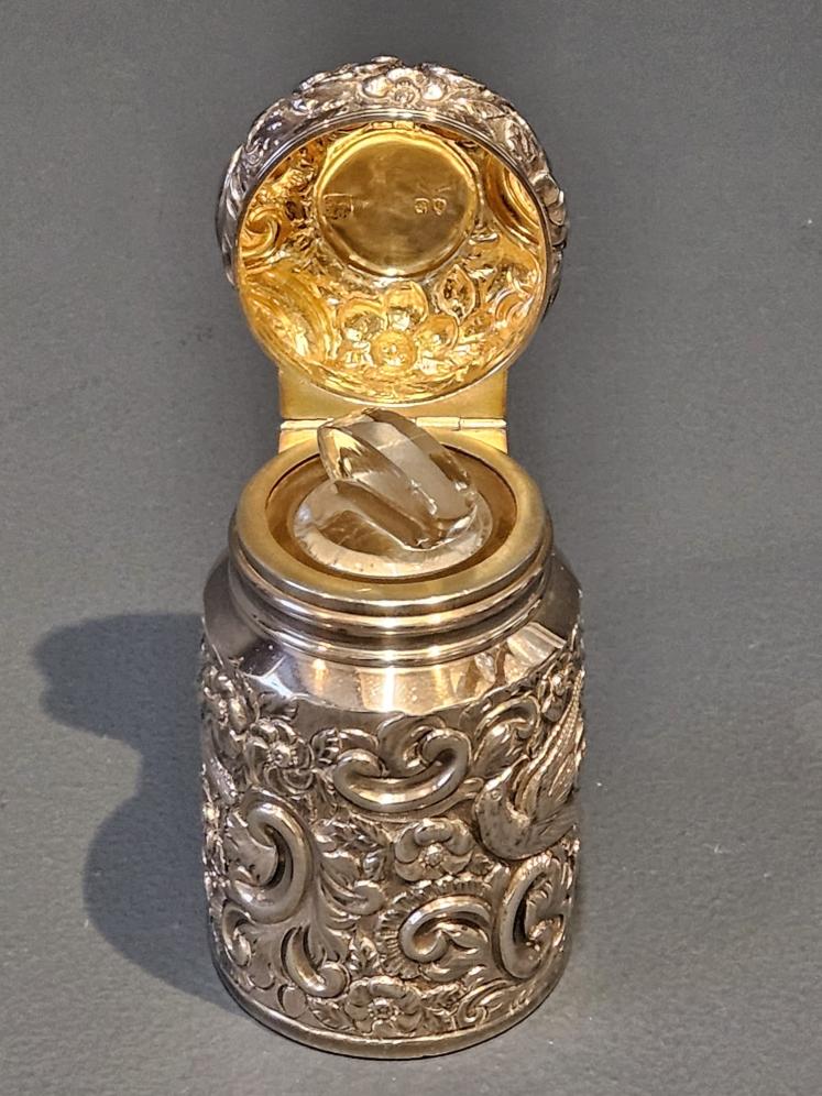 Victorian Silver Cologne Bottle by Sampson Mordan  - Image 5