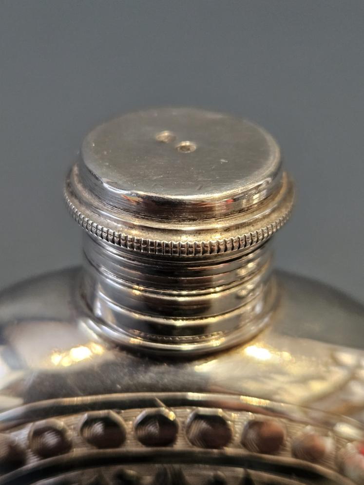 Fine Quality Victorian Engraved Silver Hip Flask by George Unite - Image 5