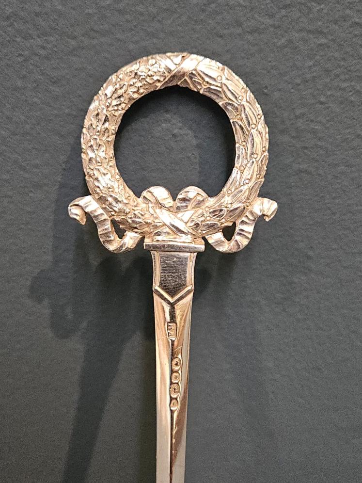 Early Victorian Cast Silver Wreath Top Paper Knife - Image 2