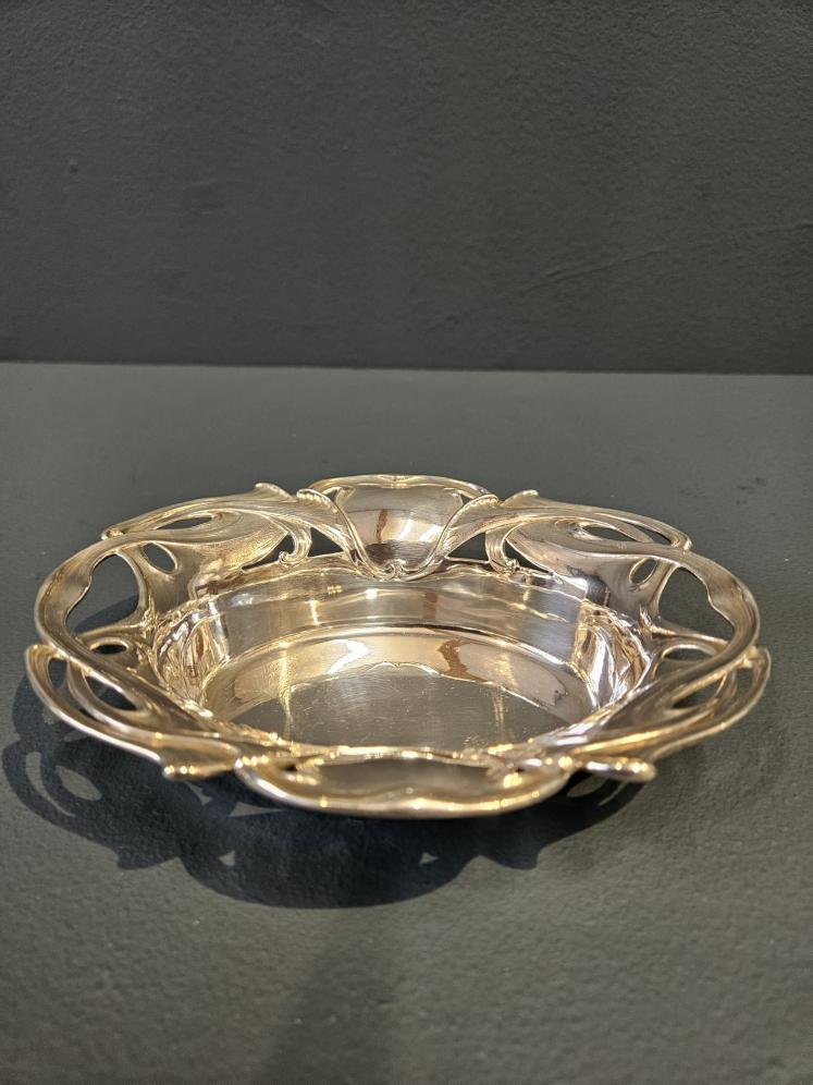 Fine Quality Edwardian Silver Art Nouveau Dish - Image 1