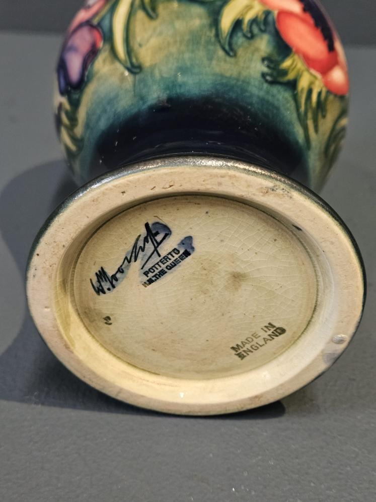 Early Moorcroft Anemone Vase  - Image 4