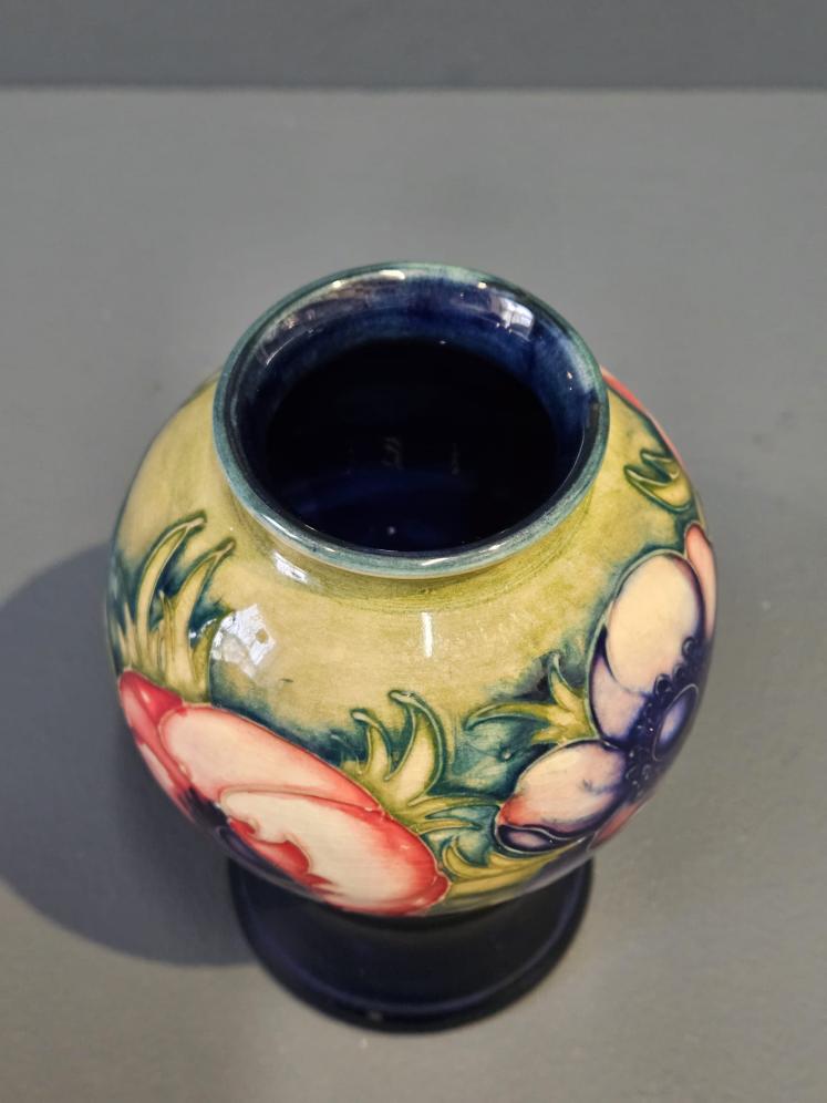 Early Moorcroft Anemone Vase  - Image 3