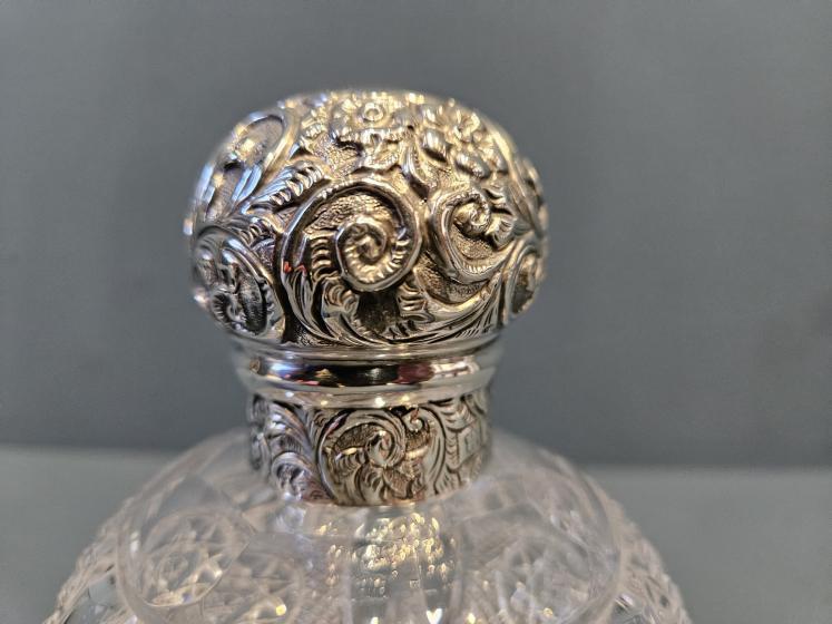 Late Victorian Cut Crystal Silver Topped Scent Bottle  - Image 6