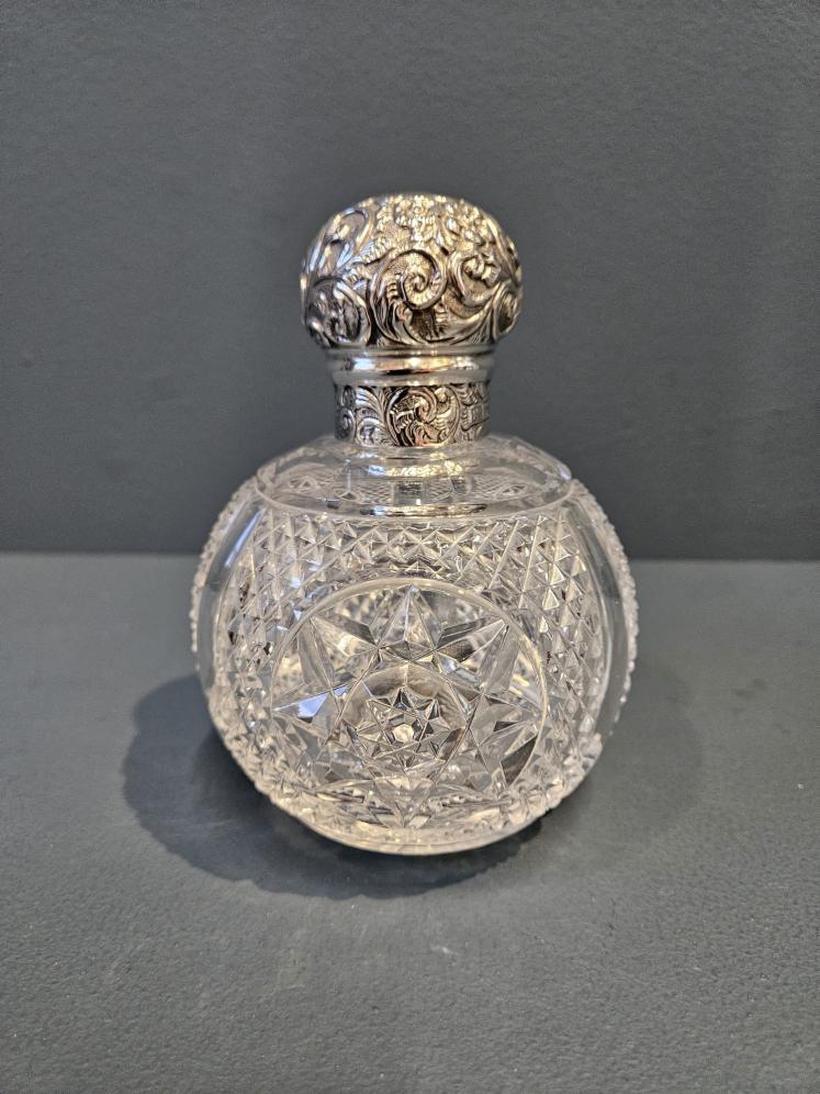 Late Victorian Cut Crystal Silver Topped Scent Bottle  - Image 1