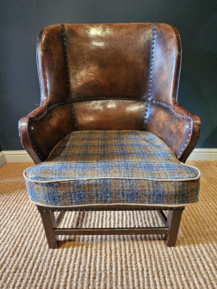 Superb Arts and Crafts Leather Fireside Chair - Image 3
