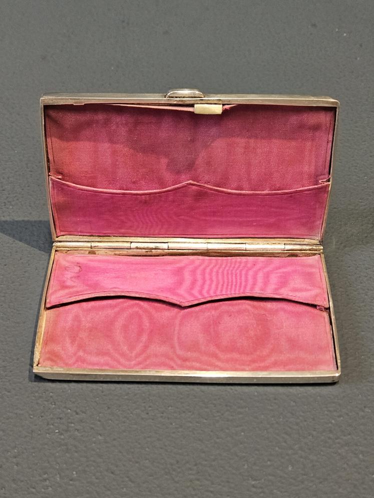 Fine Victorian Quality Engraved Silver Card and Stamp Case - Image 5