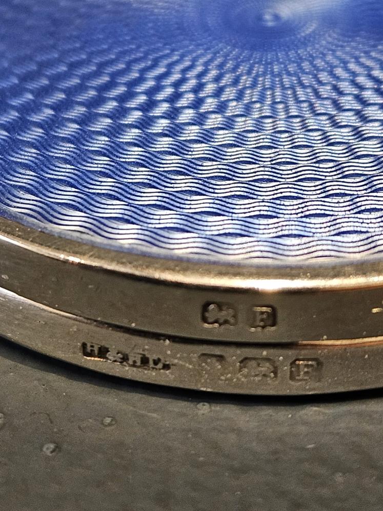 George V Silver and Blue Engine Turned Enamel Compact - Image 6