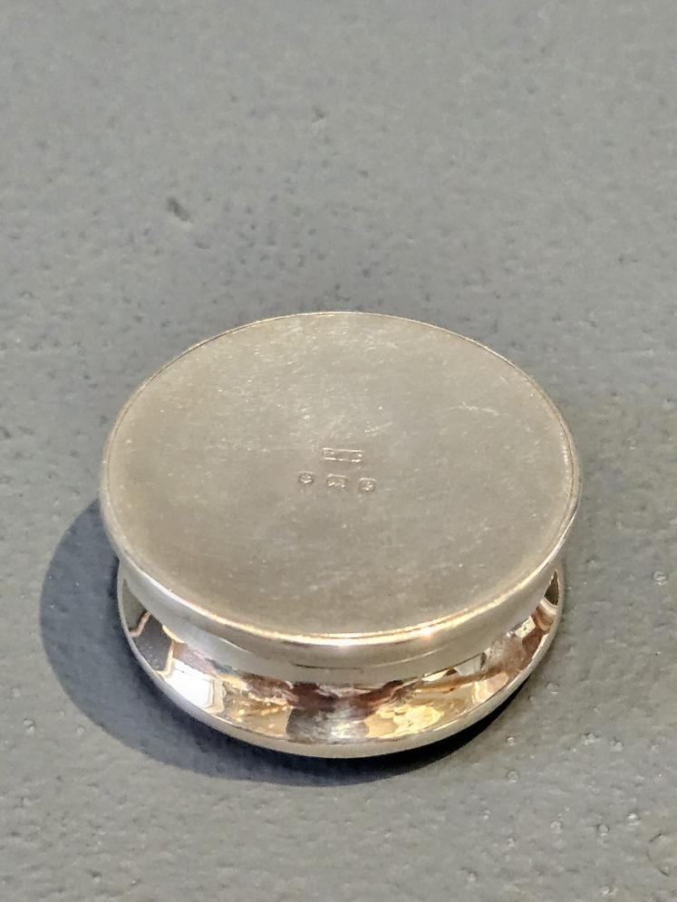 Silver and Inlaid Tortoise Shell Table Top Pill Pot - Image 6