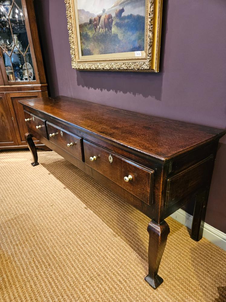 Superb George II Oak Three Drawer Dresser - Image 5