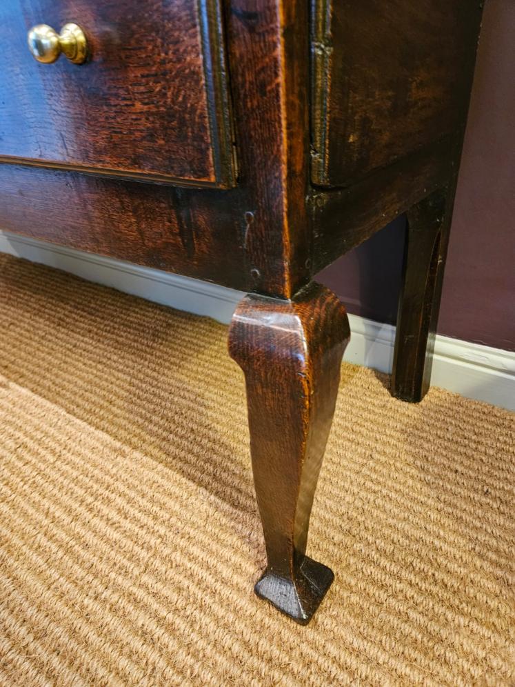 Superb George II Oak Three Drawer Dresser - Image 4