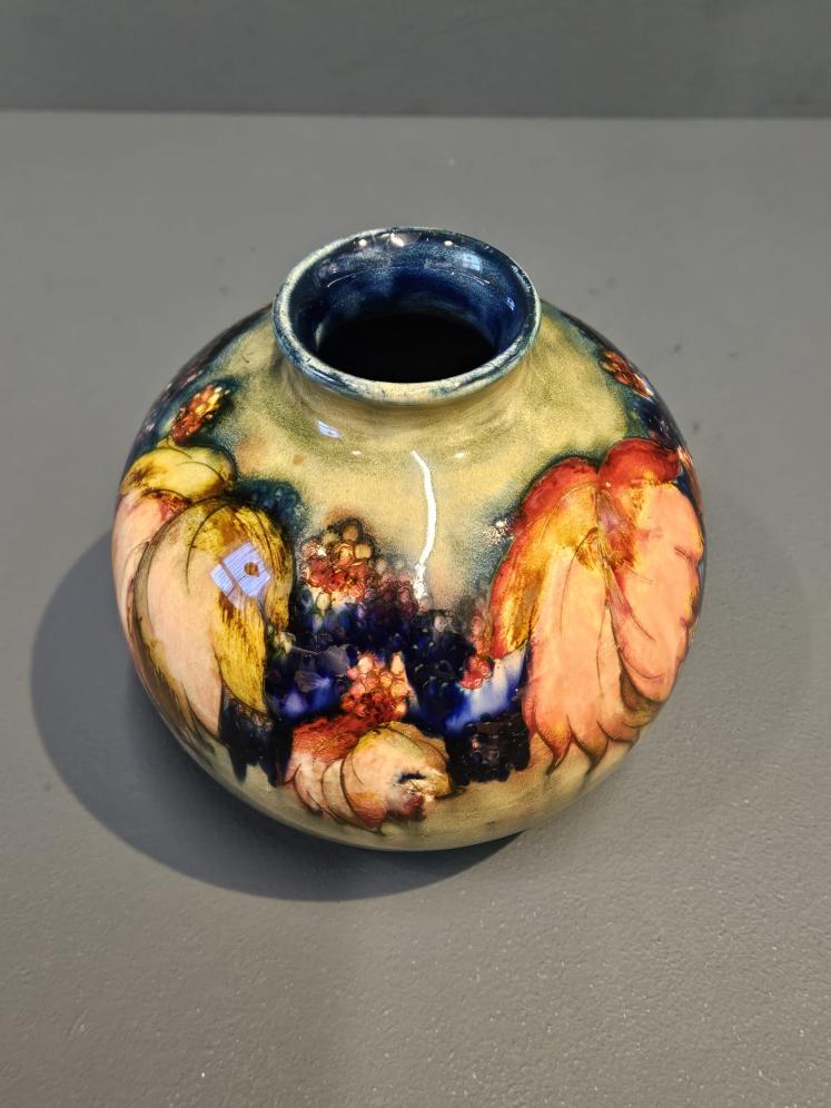 Superb 7" Moorcroft Leaf and Blackberries Flambé Vase - Image 5