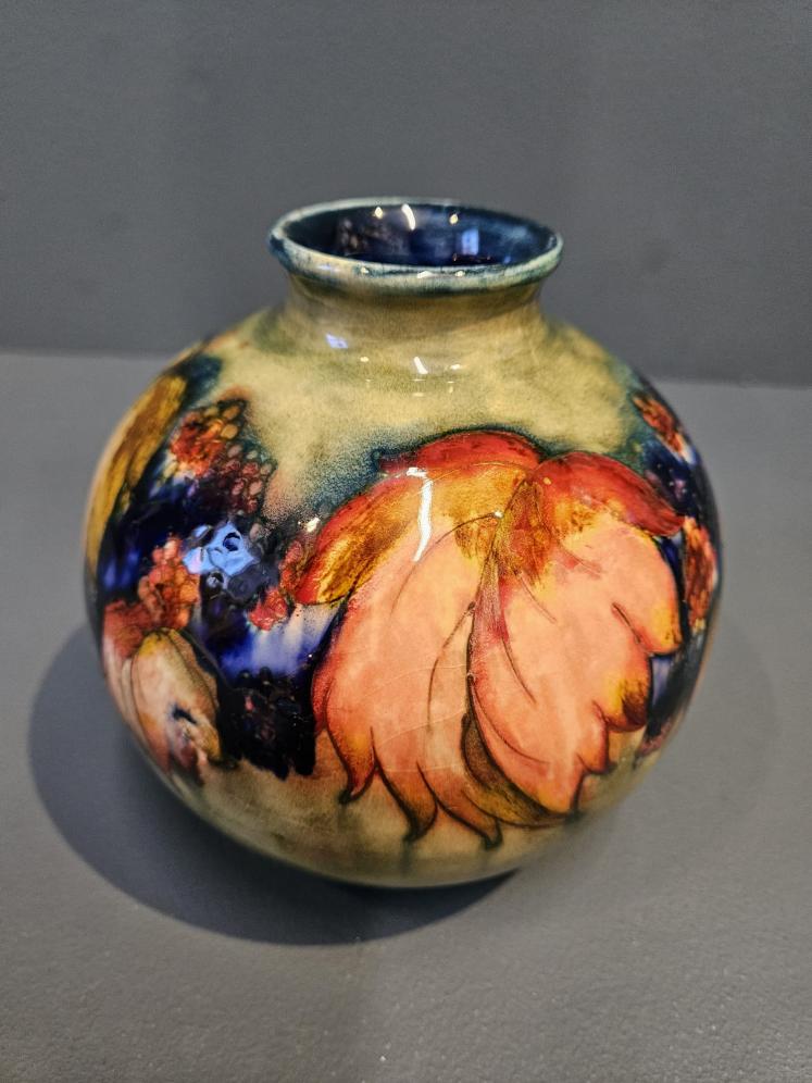 Superb 7" Moorcroft Leaf and Blackberries Flambé Vase - Image 3