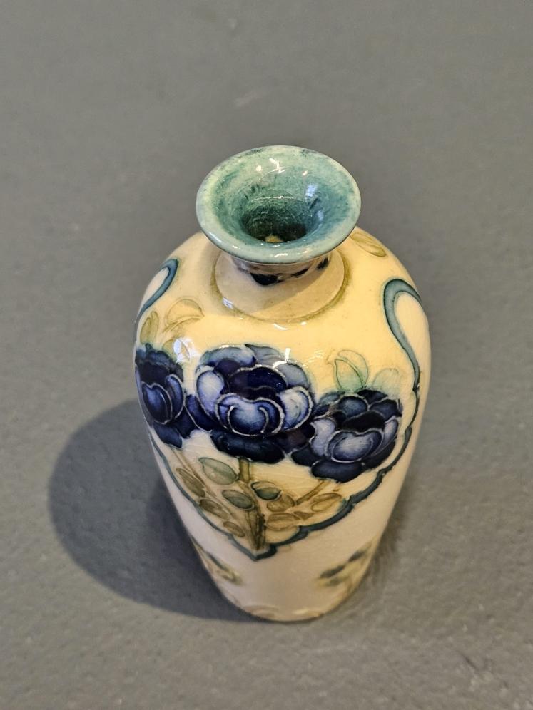 Rare Miniature Moorcroft McIntyre Poppies on White Vase  - Image 7