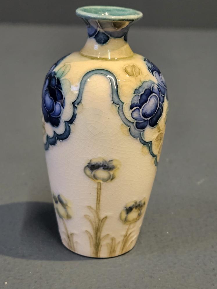 Rare Miniature Moorcroft McIntyre Poppies on White Vase  - Image 5