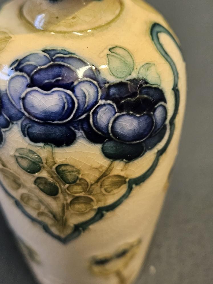 Rare Miniature Moorcroft McIntyre Poppies on White Vase  - Image 3