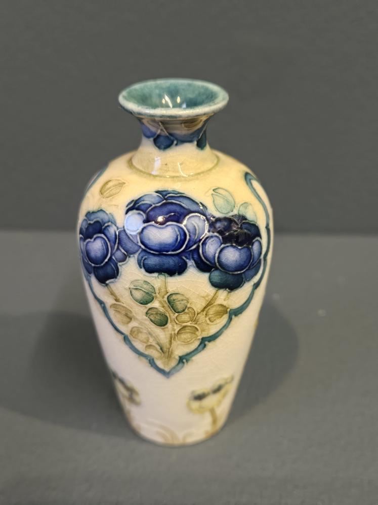 Rare Miniature Moorcroft McIntyre Poppies on White Vase  - Image 1