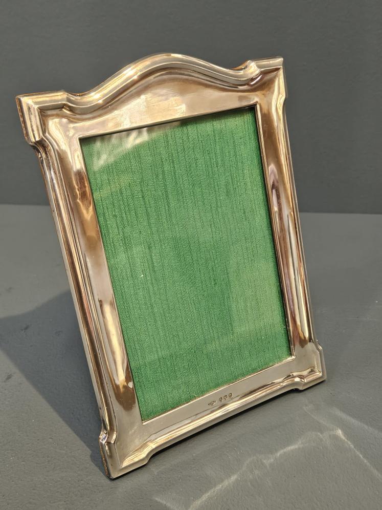 George V Embossed Swept Top Silver Photo Frame - Image 4