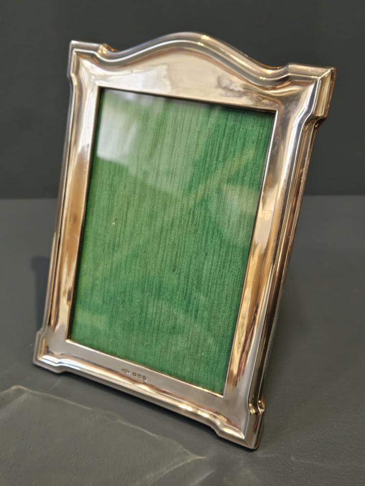 George V Embossed Swept Top Silver Photo Frame - Image 2