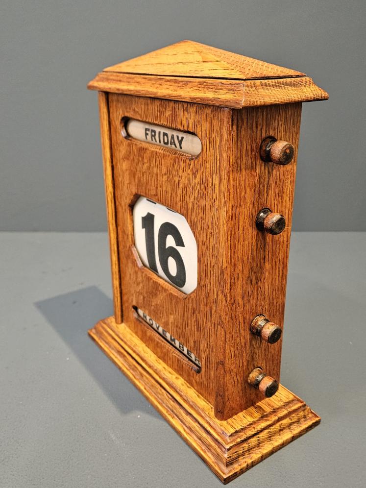 Superb Edwardian Figured Oak Perpetual Desk Calendar - Image 5