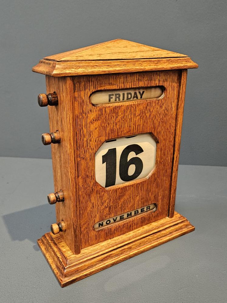 Superb Edwardian Figured Oak Perpetual Desk Calendar - Image 3