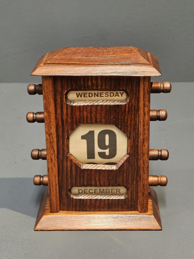 Small Edwardian Oak Perpetual Desk Calendar - Image 4