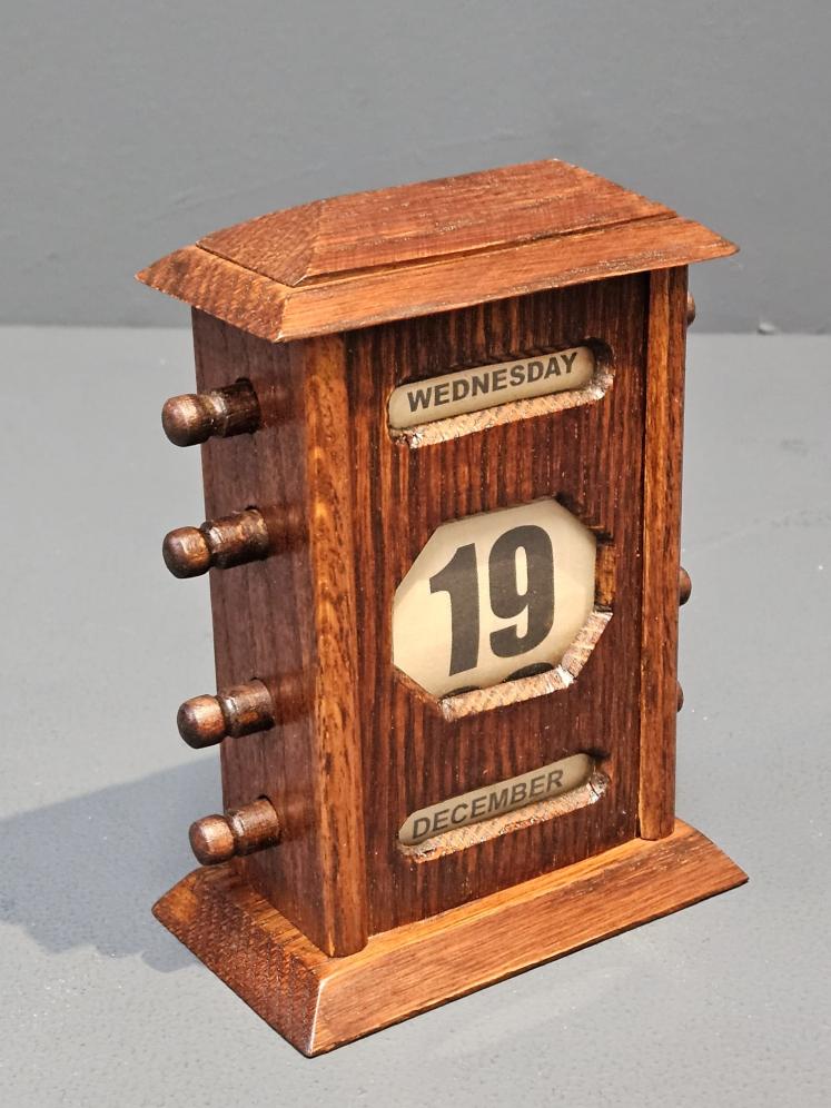 Small Edwardian Oak Perpetual Desk Calendar - Image 2