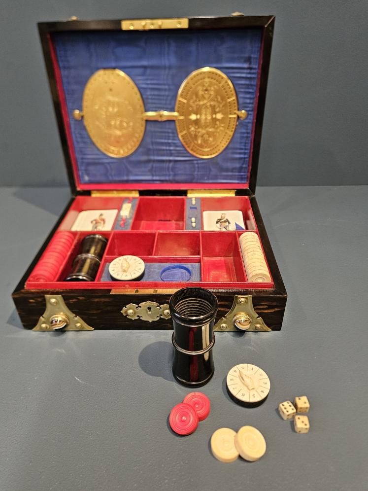 Victorian Coromandel Games Box with Original Interior and Contents - Image 9