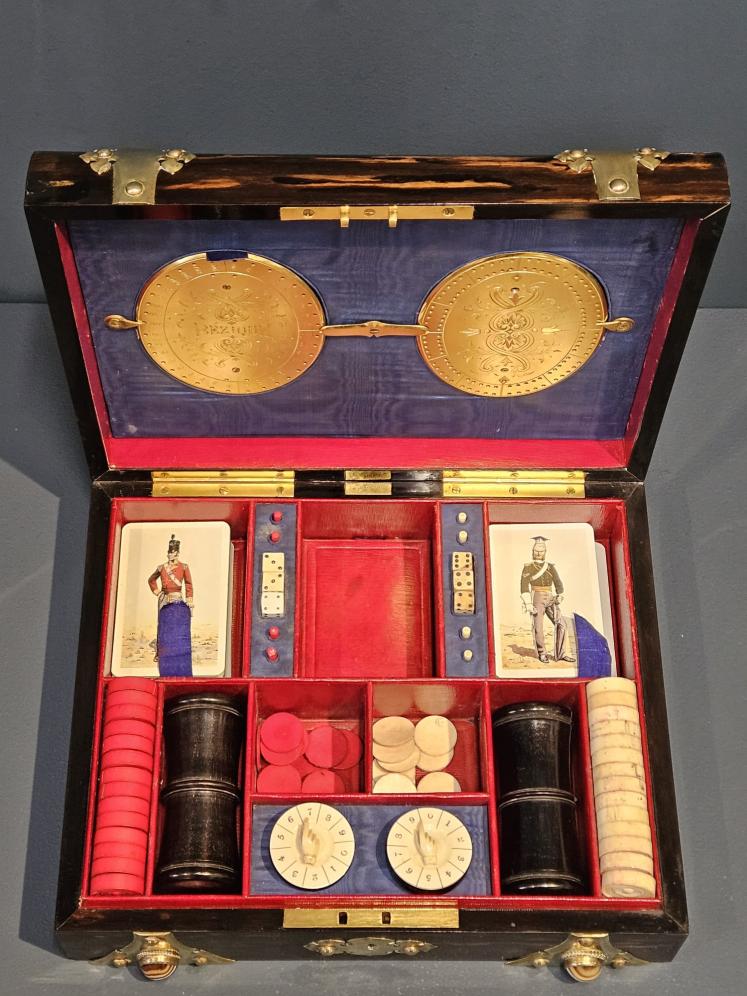 Victorian Coromandel Games Box with Original Interior and Contents - Image 5