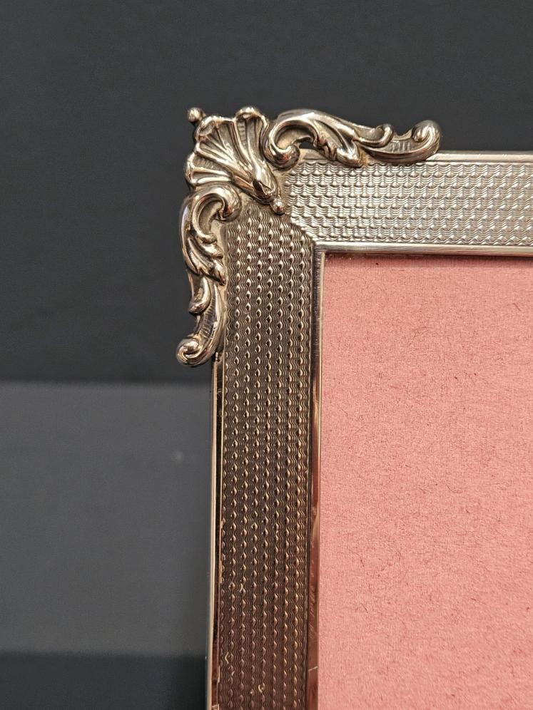 George V Silver Engine Turned Photo Frame - Image 3
