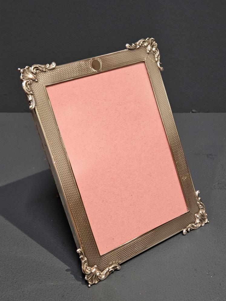 George V Silver Engine Turned Photo Frame - Image 2