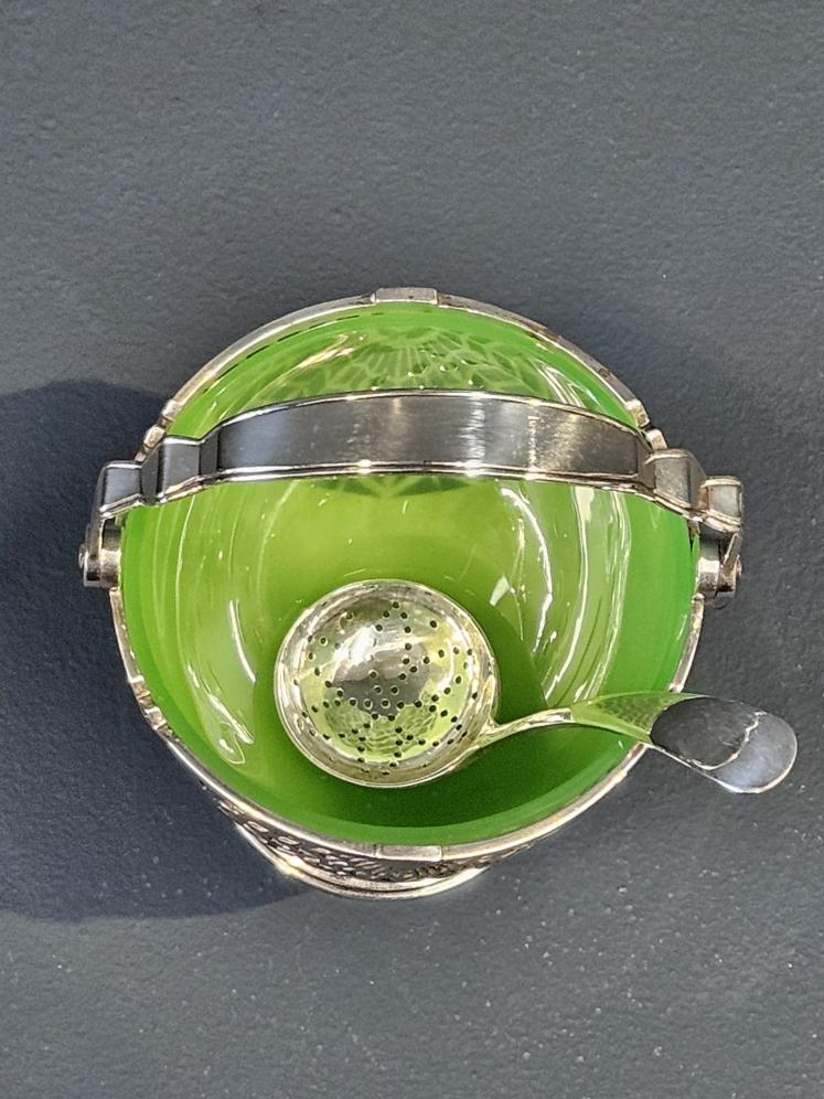 Mappin & Webb Silver Sugar Basket and Liner  - Image 8