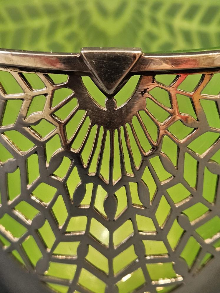 Mappin & Webb Silver Sugar Basket and Liner  - Image 4