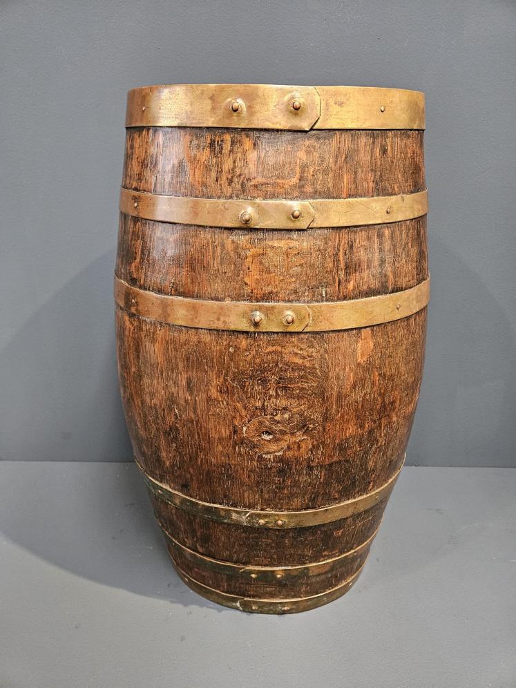 Victorian Barrel Stick Stand with Crest - Image 5