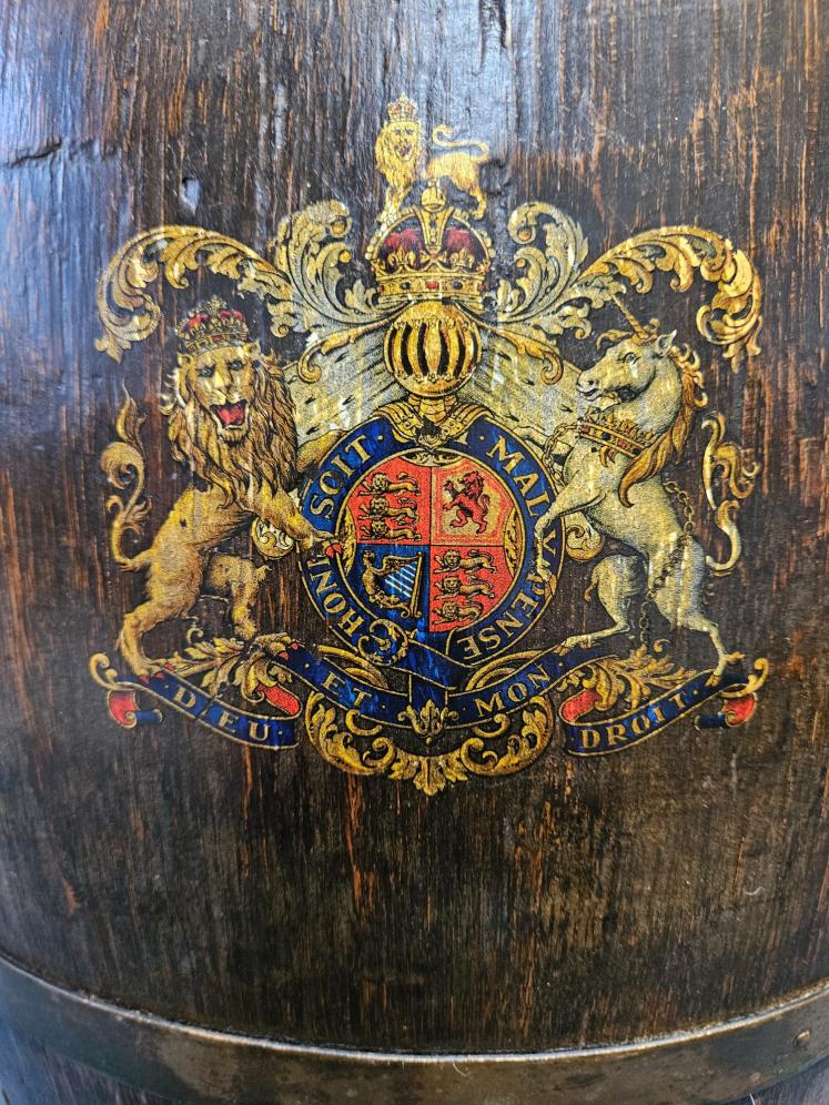 Victorian Barrel Stick Stand with Crest - Image 4