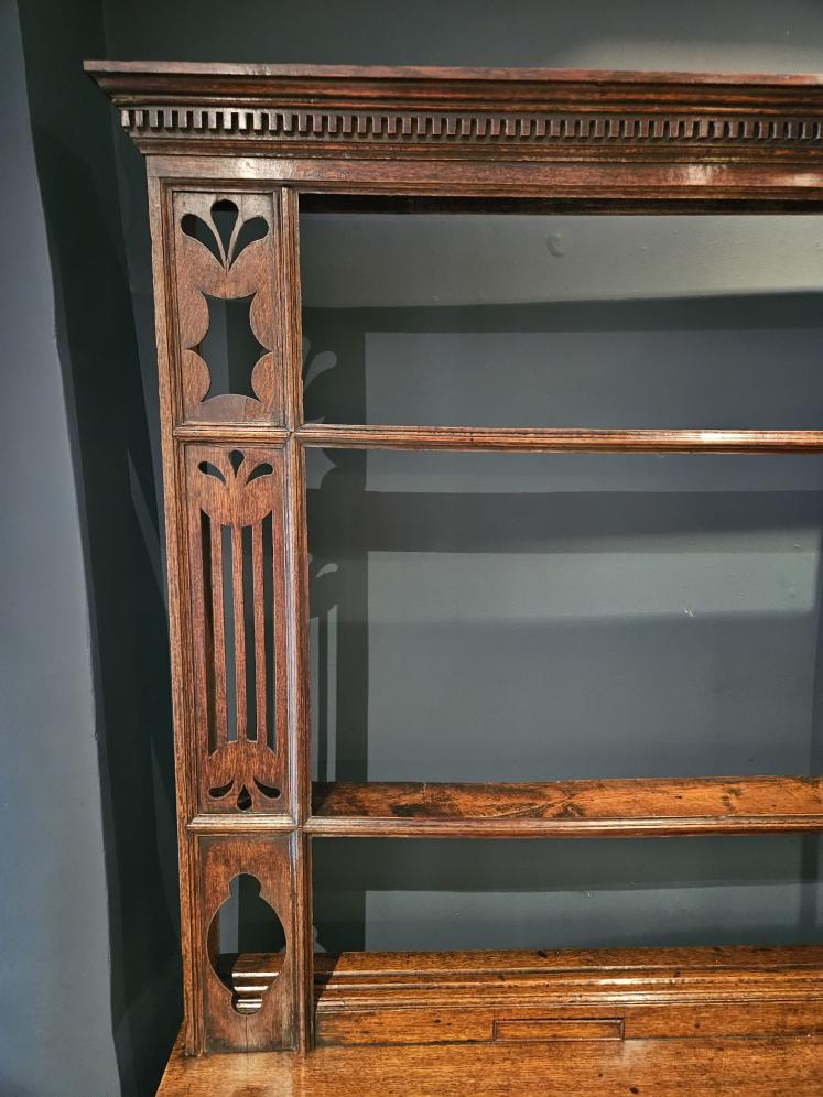 Outstanding George II Oak Country House Dresser and Rack - Image 3