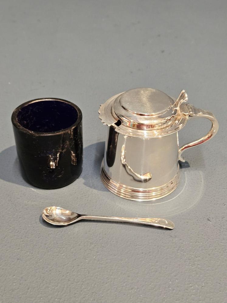 Victorian Goldsmiths and Silversmiths Silver Mustard Pot - Image 10