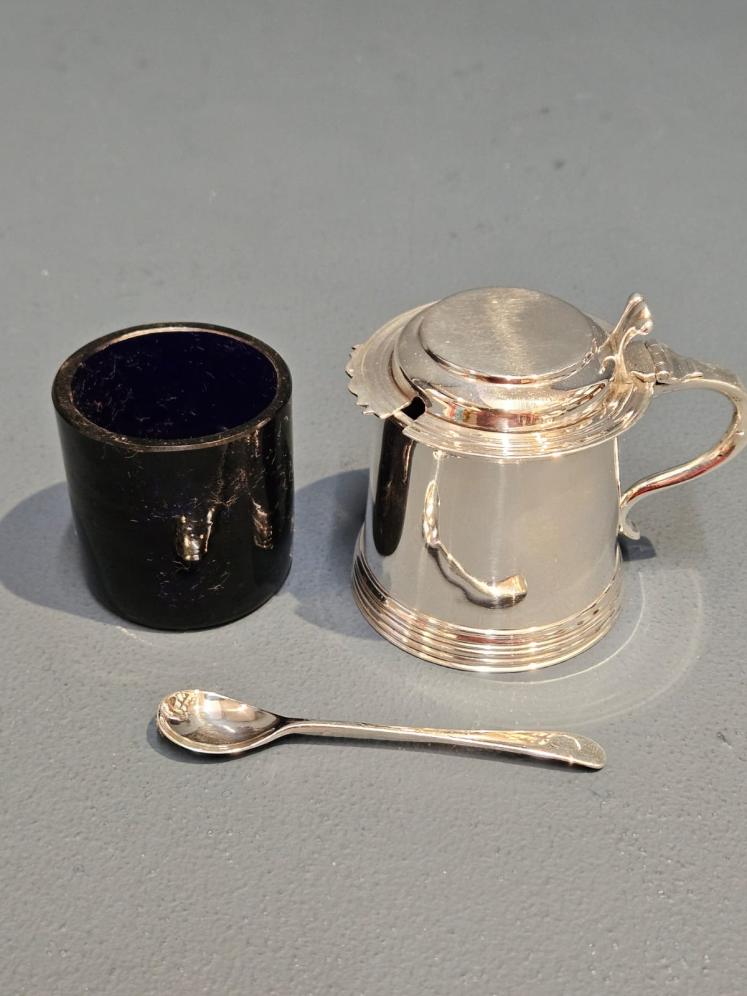 Victorian Goldsmiths and Silversmiths Silver Mustard Pot - Image 6