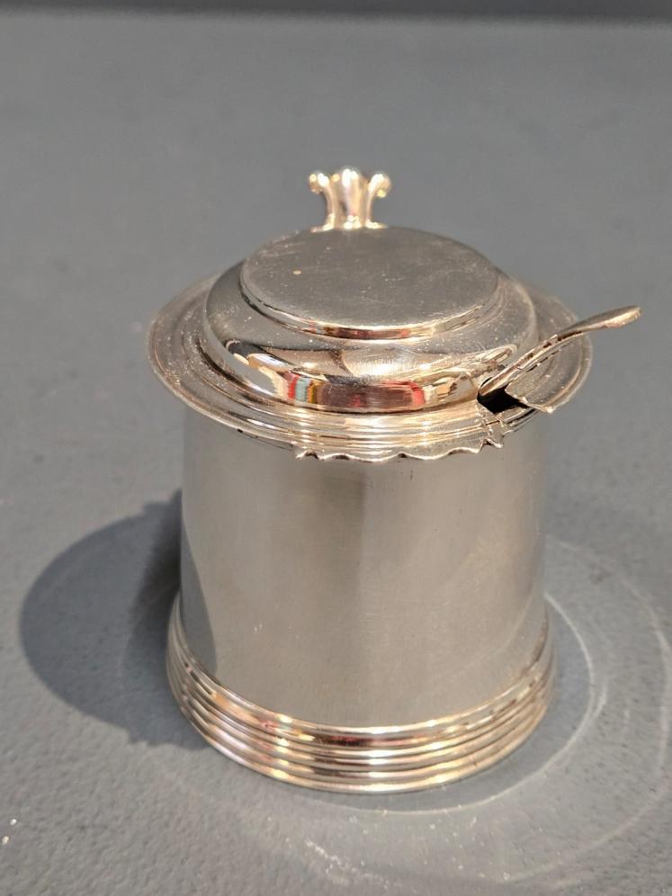 Victorian Goldsmiths and Silversmiths Silver Mustard Pot - Image 5