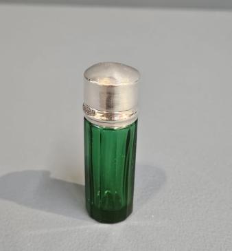 Immaculate Silver Topped Emerald Glass Scent Bottle - Image