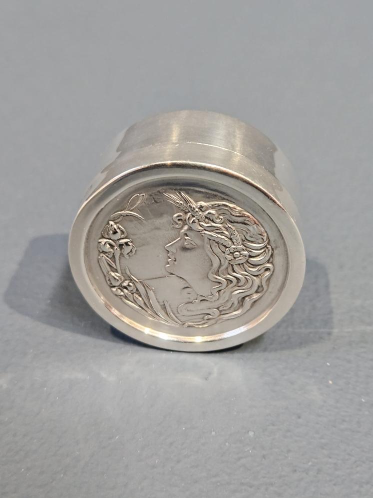 Silver Art Nouveau Pill Box - Image 2